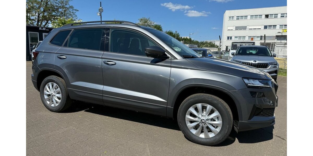 Skoda Karoq 1.5 TSI DSG Selection/Panorama/Kamera 2.500 km 32.999 &euro; Frankfurt 60386