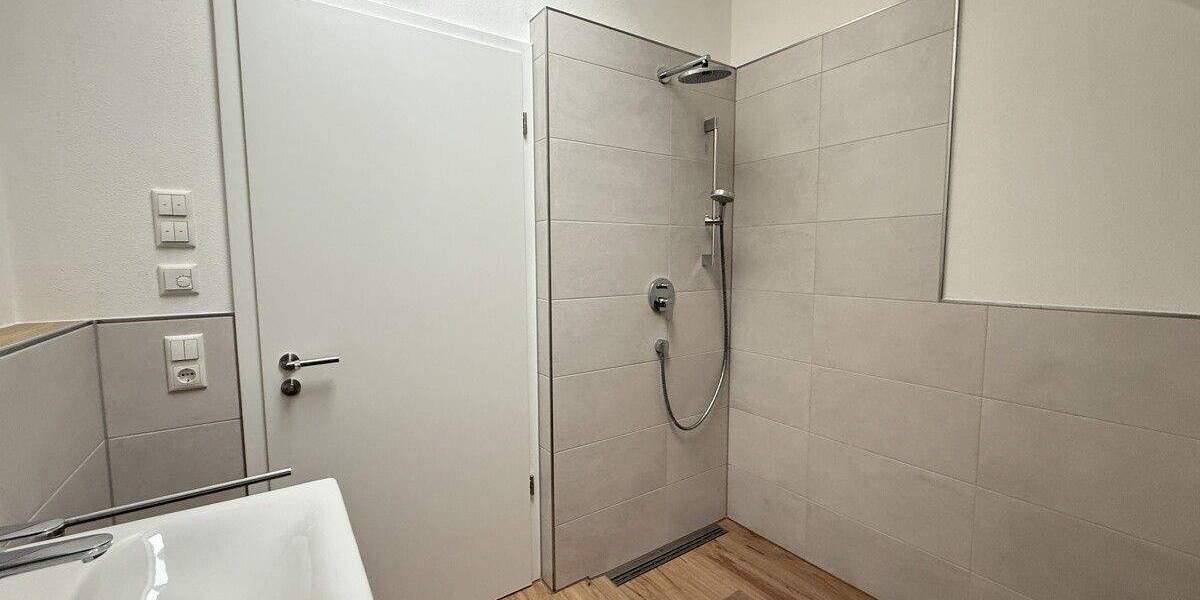 Einfamilienhaus Köfering - 4 Zimmer, 150 m&sup2;, 2.100&euro; | Angebot:25702670