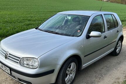 VW Golf 216.000 km 2.450 &euro; Ober-Ramstadt 64372