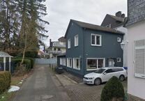 Kleines, aber feines Hinterhaus mit vielen Möglichkeiten in sehr guter Lage von Kronberg!
