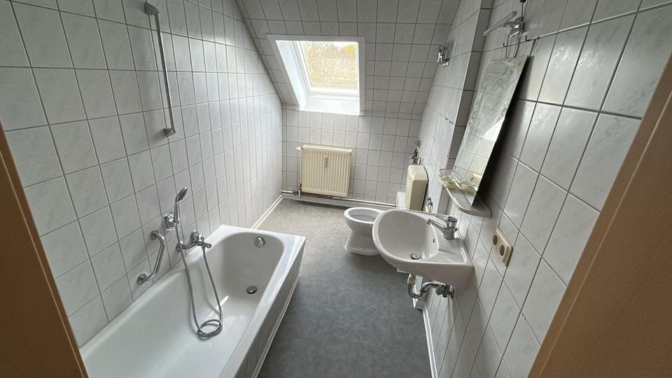 Dachgeschoßwohnung Aschersleben - 1 Zimmer, 34 m&sup2;, 200&euro; | Angebot:26181128