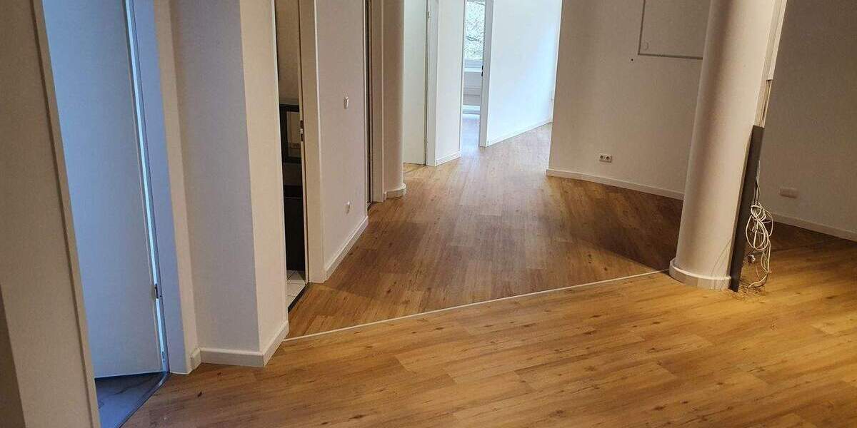 Gewerbeobjekt Waldkraiburg - 5 Zimmer, 126 m&sup2;, 995&euro; | Angebot:26616566
