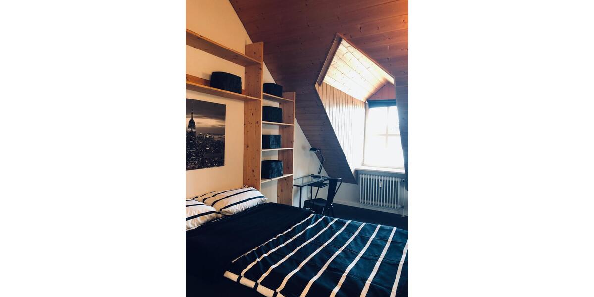 Dachgeschoßwohnung Gilching - 1.5 Zimmer, 54 m&sup2;, 1.200&euro; | Angebot:25830914