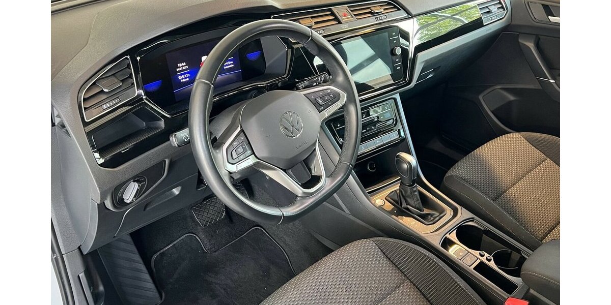 VW Touran Comfortline BMT Start-Stopp 7 Sitzer *Pano* 75.850 km 27.499 € Mainz-Kostheim 55246