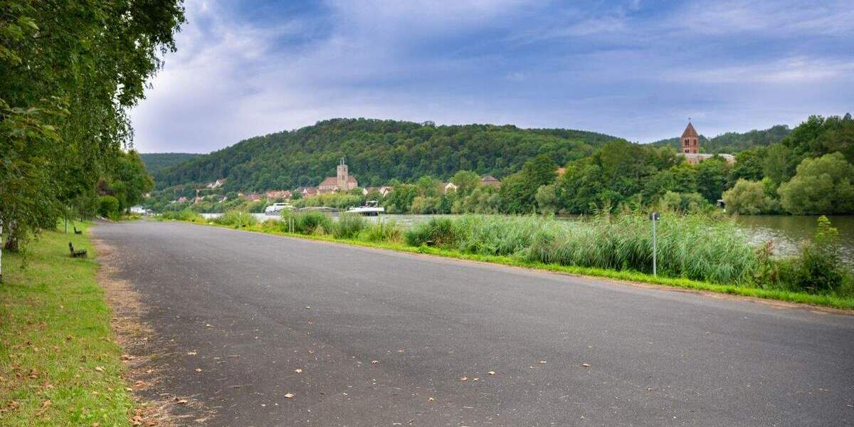 Lagerhalle mit LKW-Werkstatt und Bürogebäude zimmer