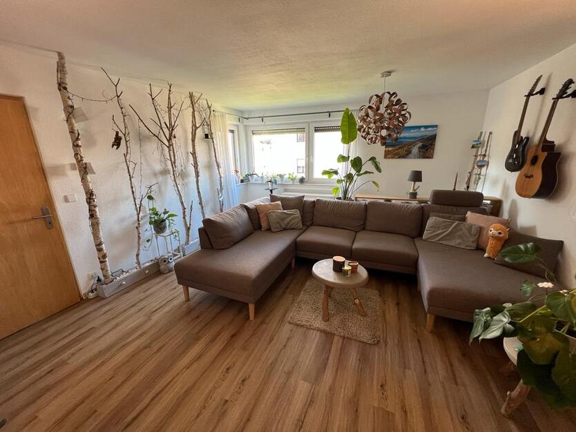Schöne 3,5 Zimmer Eigentumswohnung mit 2 Balkonen