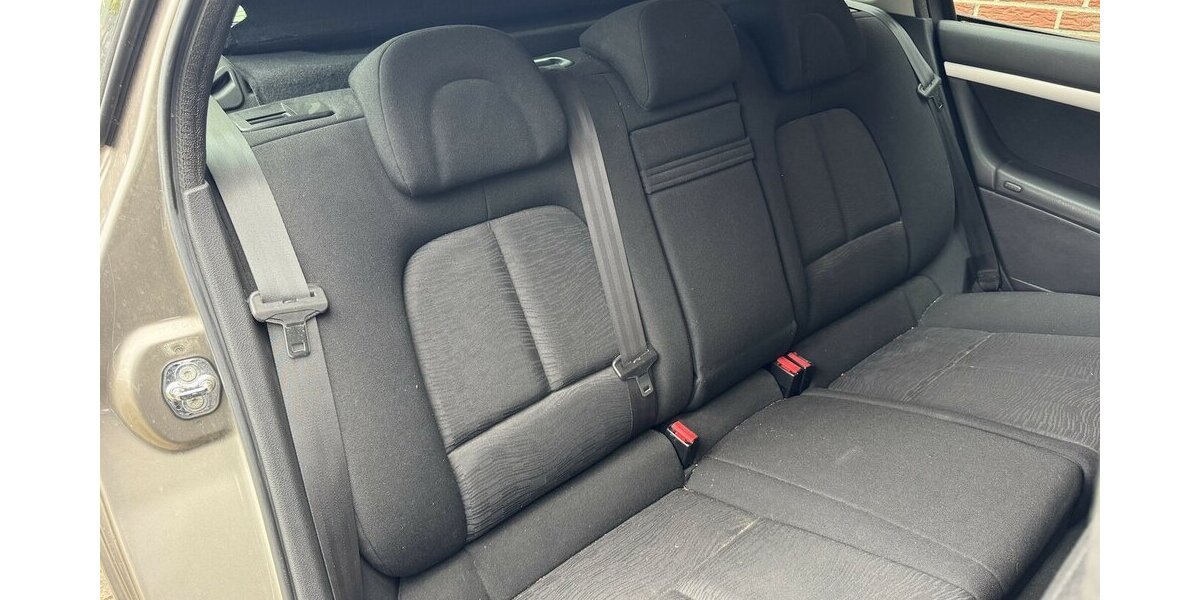 Peugeot 407 1. Hand nur 91tkm Kampfspuren 91.000 km 3.999 &euro; Hamburg 22339