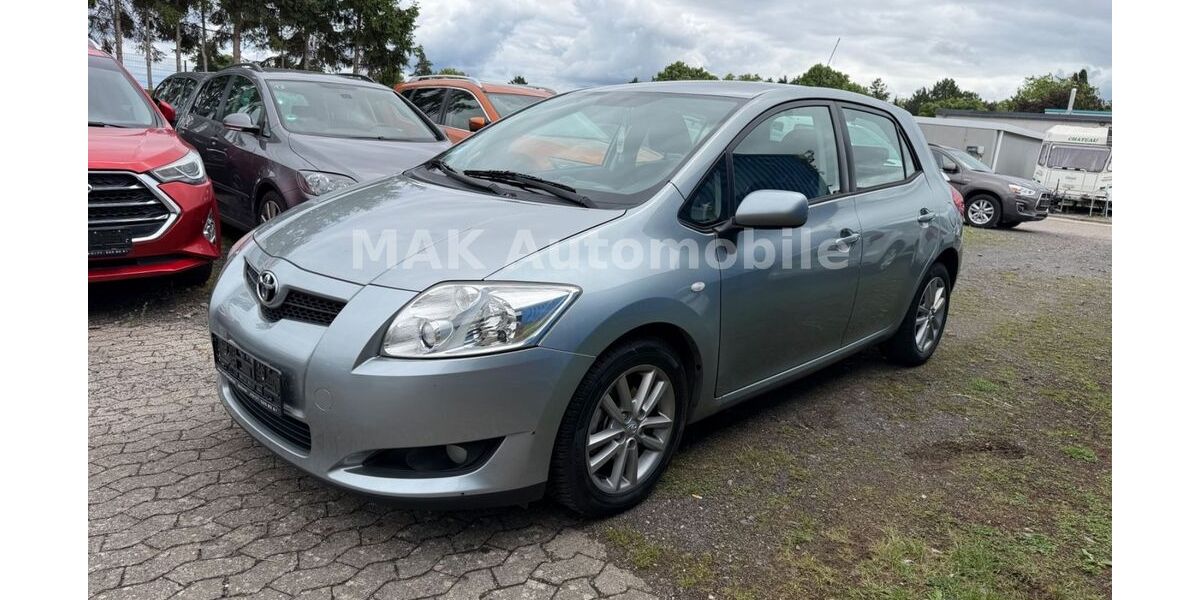 Toyota Auris 180.000 km 6.499 &euro; Euskirchen 53879