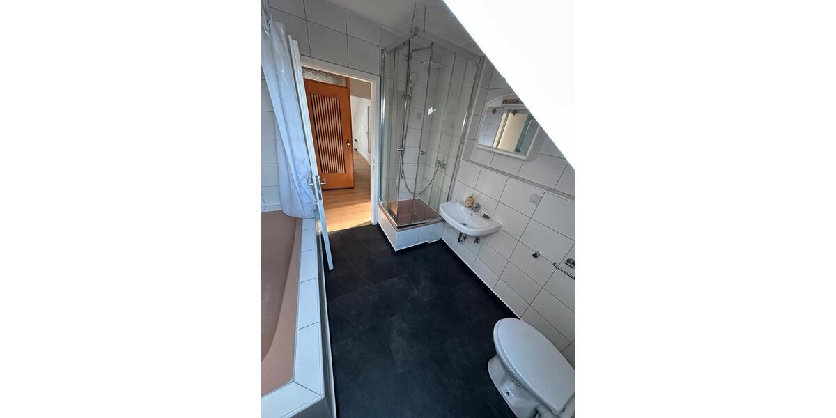 Renovierte 3,5 Dachgeschosswohnung in Riegelsberg 3.5 zimmer