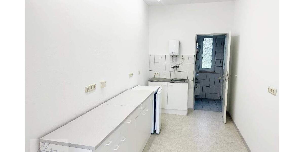 ***Lichtdurchflutete Gewerbeeinheit im Einkaufspark Nünchritz*** - perfekte Lage für Ihr Business! zimmer