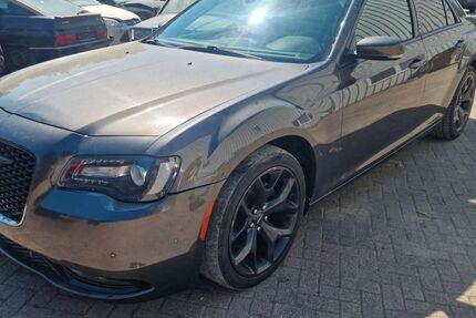 Chrysler 300C 127.000 km 13.090 &euro; Bad Salzuflen 32107