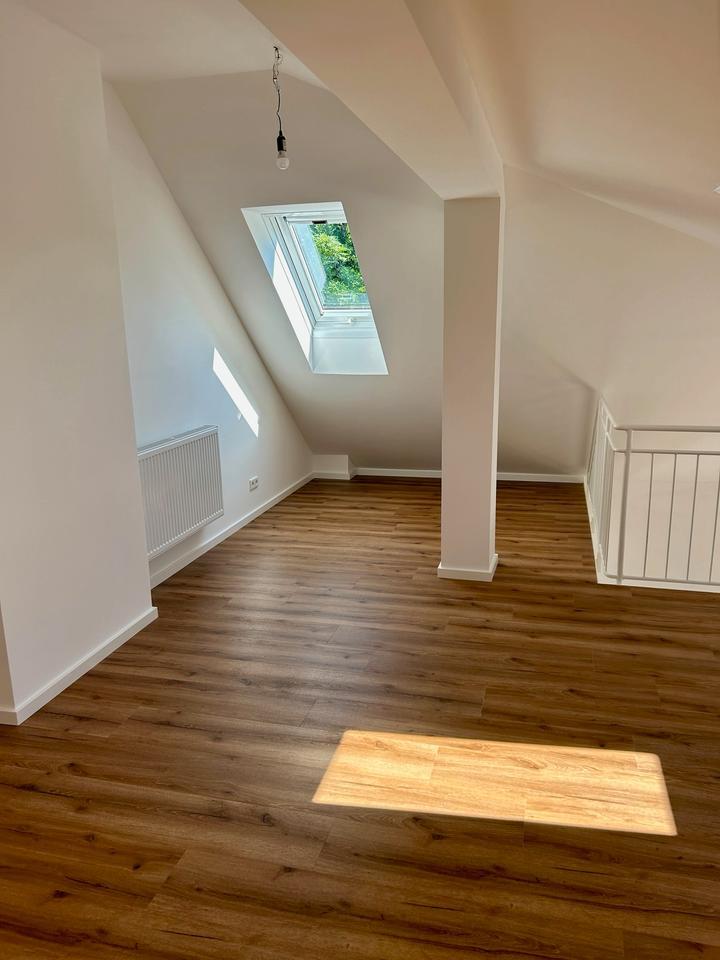 PRIVAT- TOP renovierte 23 Zimmer Wohnung
