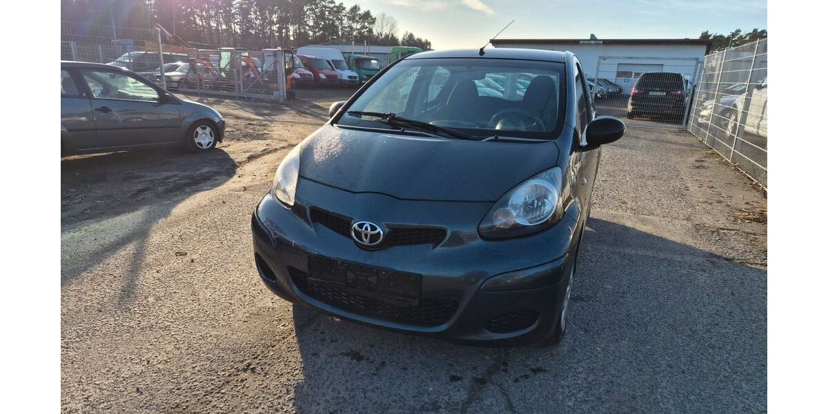 Toyota Aygo (X) 100.000 km 3.490 &euro; Fürstenwalde / Spree 15517