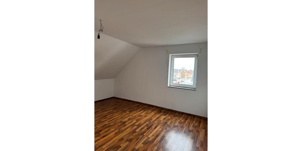 Dachgeschoßwohnung Neustadt in Holstein - 3 Zimmer, 74 m&sup2;, 1.000&euro; | Angebot:25304261