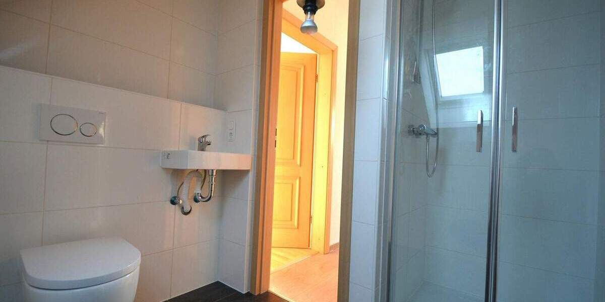 Ruhig gelegenes Wohnhaus mit Balkon, Terrasse, Garage, Carport und Aussicht in Gerolstein-Müllenborn 5 zimmer