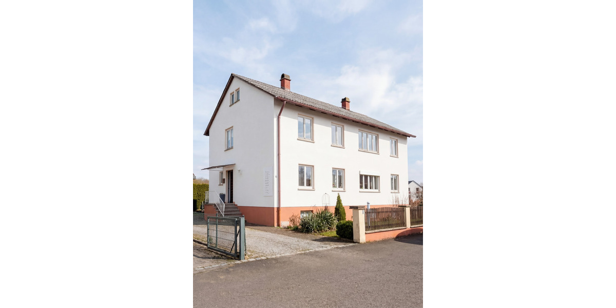 Mehrfamilienhaus, Wohnhaus Burgau - 8 Zimmer, 180 m&sup2;, 349.000&euro; | Angebot:26188200