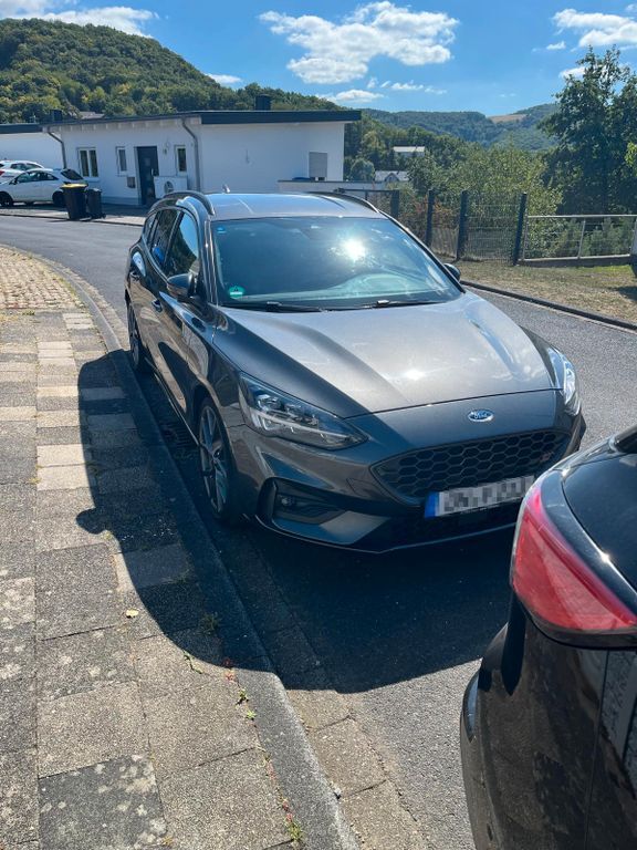 Ford Focus 57.000 km 22.999 € Heimbach 52396