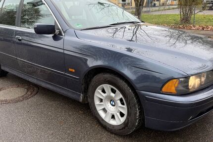BMW 520 215.751 km 2.600 &euro; Emmering 82275