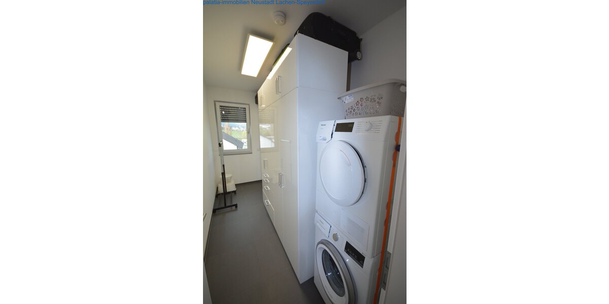 Eine traumhafte, lichtdurchflutete Penthouse-Wohnung mitten in den Weinbergen. - Einfamilienhaus Neustadt an der Weinstraße Hambach | Angebot:25449458