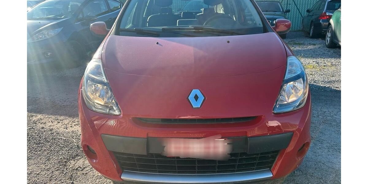 Renault Clio 110.000 km 2.390 &euro; Düren 52351