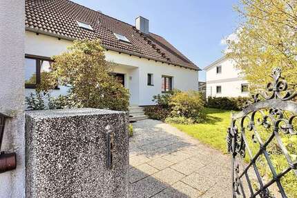 Haus Cadolzburg - 7 Zimmer, 225 m&sup2;, 595.000&euro; | Angebot:27120835