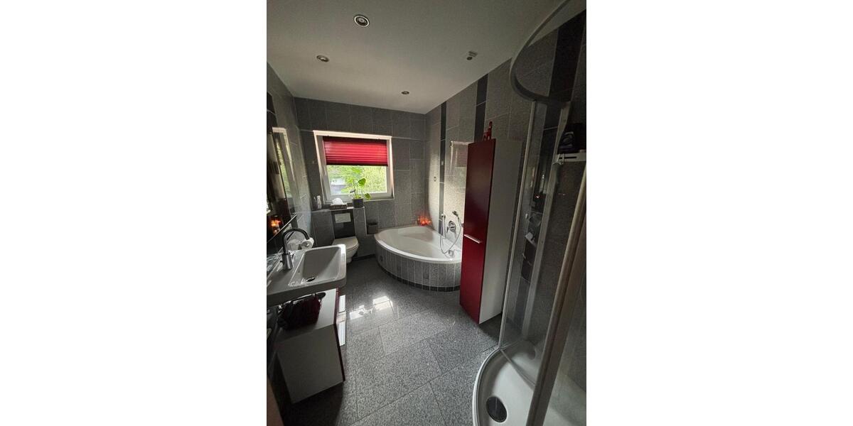 Moderne Dachgeschoß-Wohnung in Tann 3 zimmer