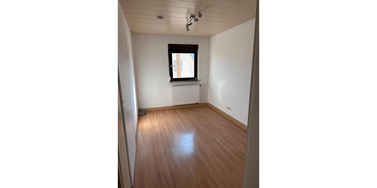Etagenwohnung Remseck am Neckar - 5 Zimmer, 96 m&sup2;, 1.400&euro; | Angebot:26228292