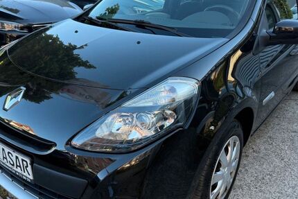 Renault Clio 165.000 km 2.480 &euro; Fürth 90763