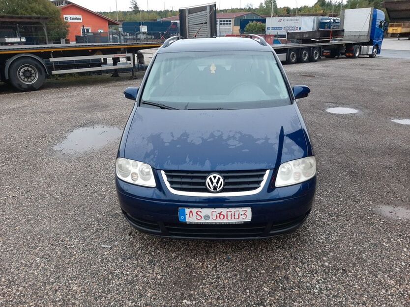 VW Touran 142.000 km 2.500 € Sulzbach-Rosenberg 92237
