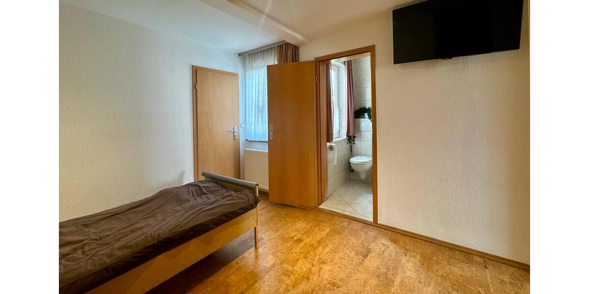 Reihenhaus Kaltennordheim - 6 Zimmer, 135 m&sup2;, 95.000&euro; | Angebot:26718456