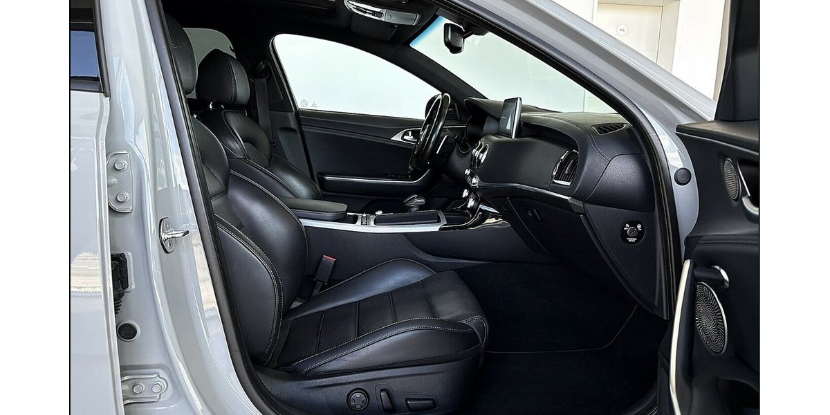 Kia Stinger GT 4WD LED Pano HUD ACC Kam Ass 110.000 km 29.990 &euro; Stade 21682