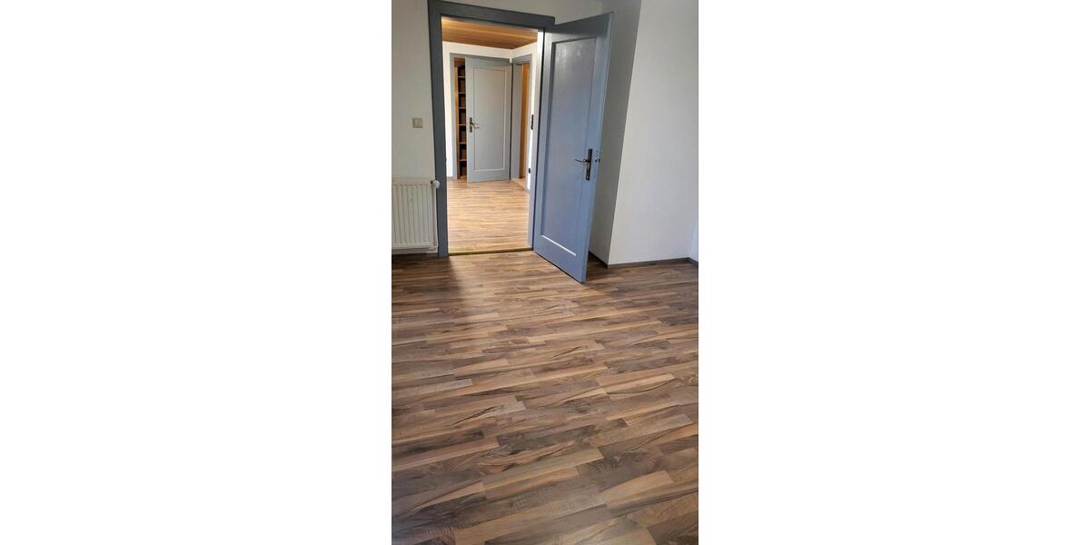 Einfamilienhaus Hillerse - 8 Zimmer, 220 m&sup2;, 1.600&euro; | Angebot:25246222