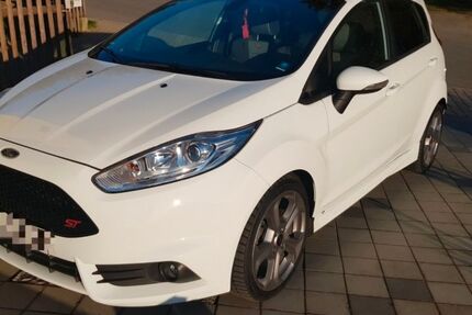 Ford Fiesta 97.500 km 14.500 &euro; Zandt 93499