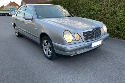 Mercedes E 200