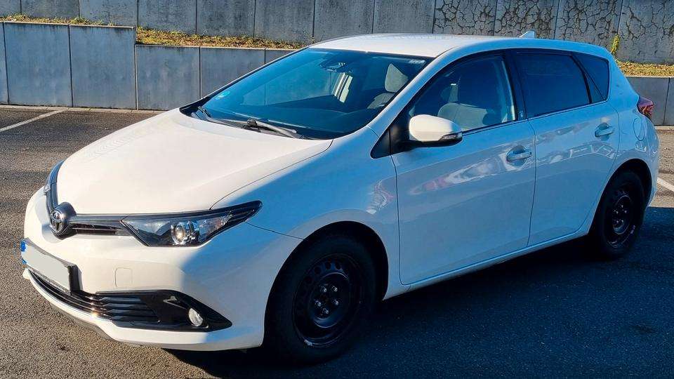 Toyota Auris 80.400 km 12.890 &euro; Riesa 01589