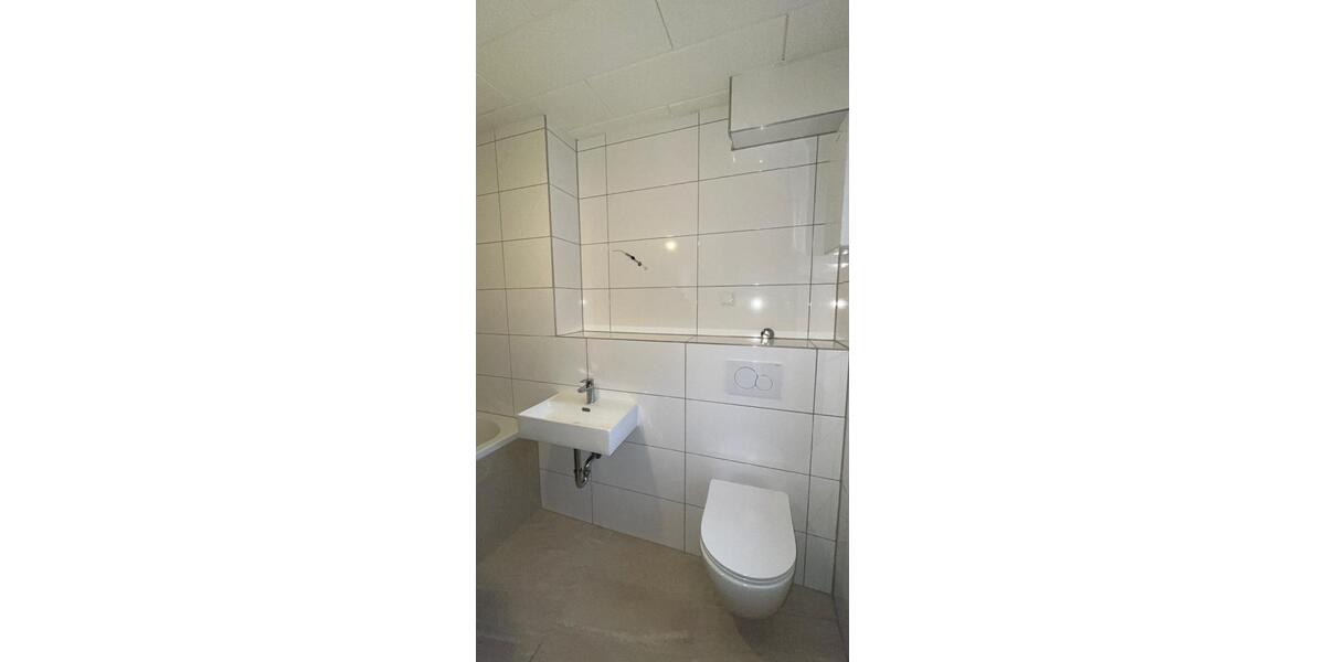 Dachgeschoßwohnung Duisburg Mittelmeiderich - 5 Zimmer, 140 m&sup2;, 1.050&euro; | Angebot:24681764