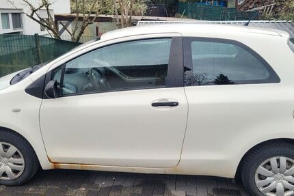 Toyota Yaris 220.046 km 1.350 &euro; Weilburg 35781