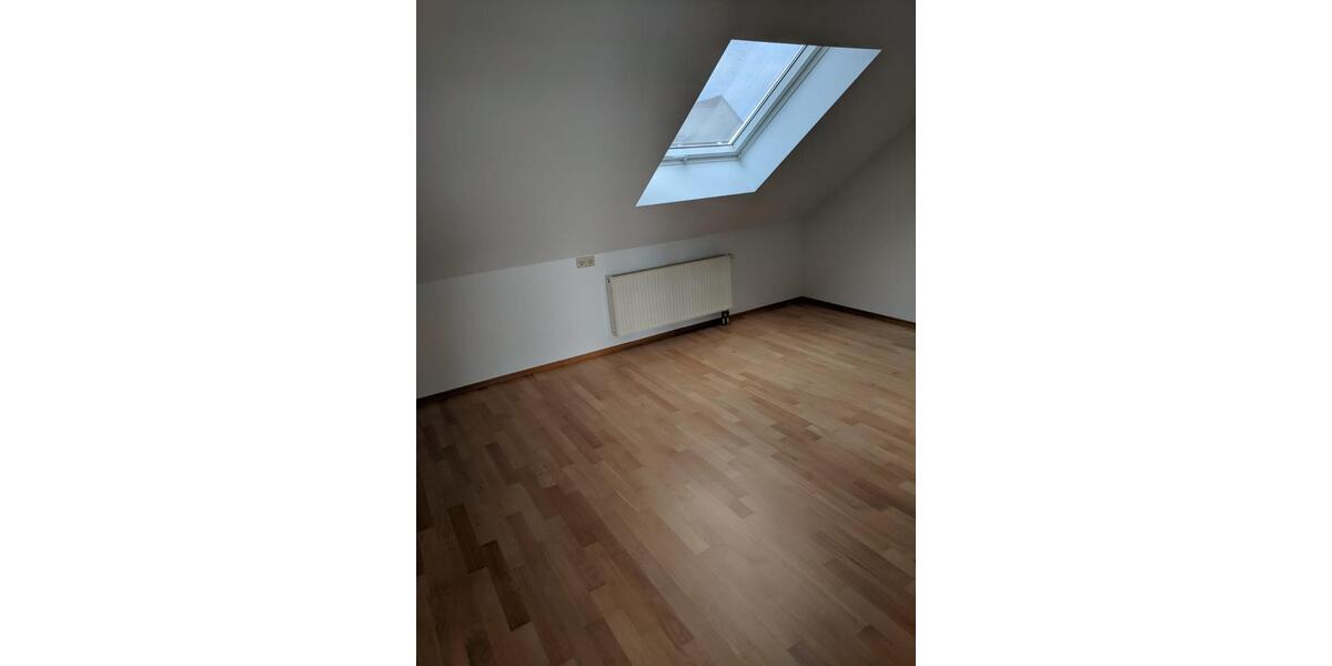 Dachgeschoßwohnung Dessau-Roßlau Dessau - 3 Zimmer, 94 m&sup2;, 700&euro; | Angebot:26619977