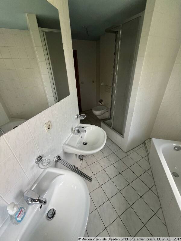 Super 2-RaumWohnung mit Einbauküche Badewanne und Balkon in der Südvorstadt !!!!