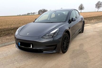 Tesla Model 3 50.750 km 24.900 &euro; Hamburg 22301