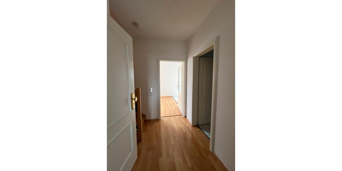 Dachgeschoßwohnung Chemnitz Kapellenberg - 2 Zimmer, 60 m&sup2;, 75.000&euro; | Angebot:25047565