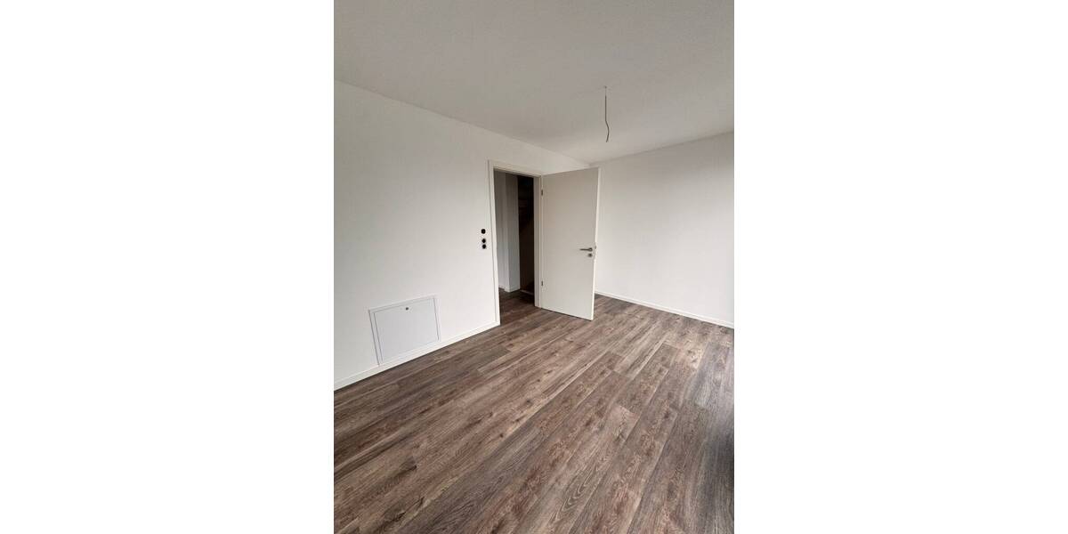 Reihenmittelhaus Bad Segeberg - 5 Zimmer, 104 m&sup2;, 1.700&euro; | Angebot:25536128