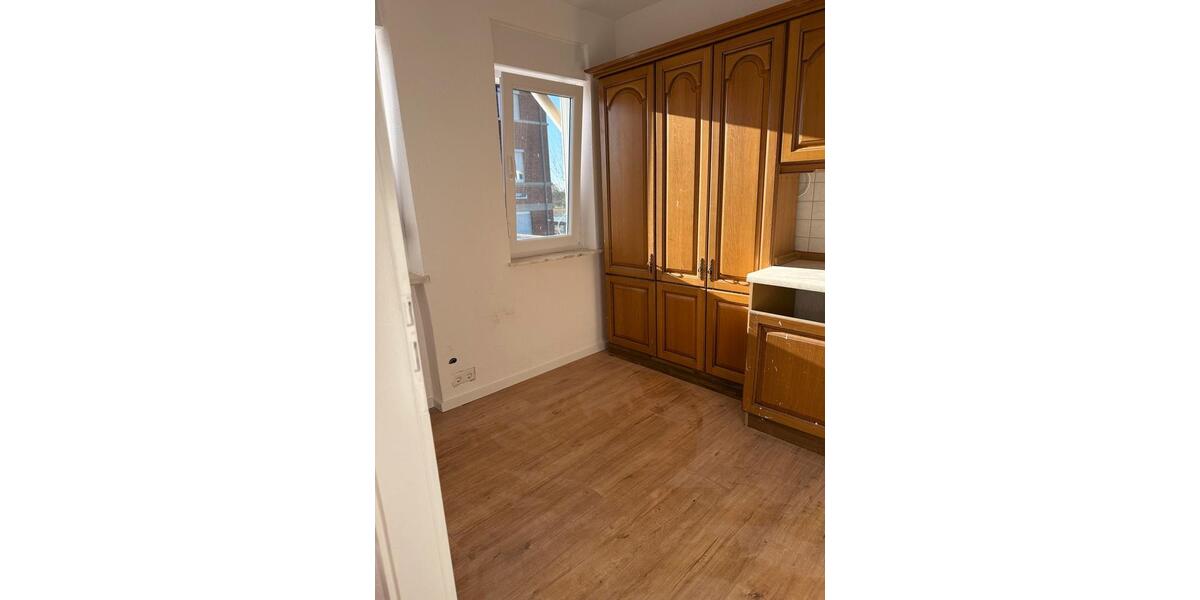 2-Zimmer-Wohnung mit Balkon direkt am Edingen-Bahnhof 2 zimmer