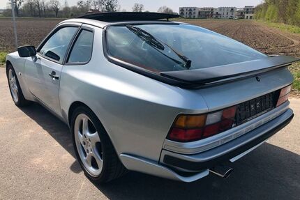 Porsche 944