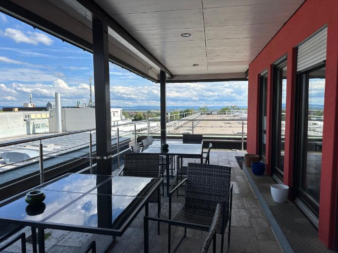 Penthouse-Büro mit Dachterrasse, Flughafenblick, komplett möbliert, sofort frei zimmer