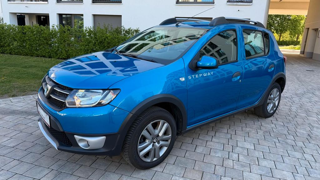 Dacia Sandero 69.000 km 7.990 &euro; Hallstadt 96103