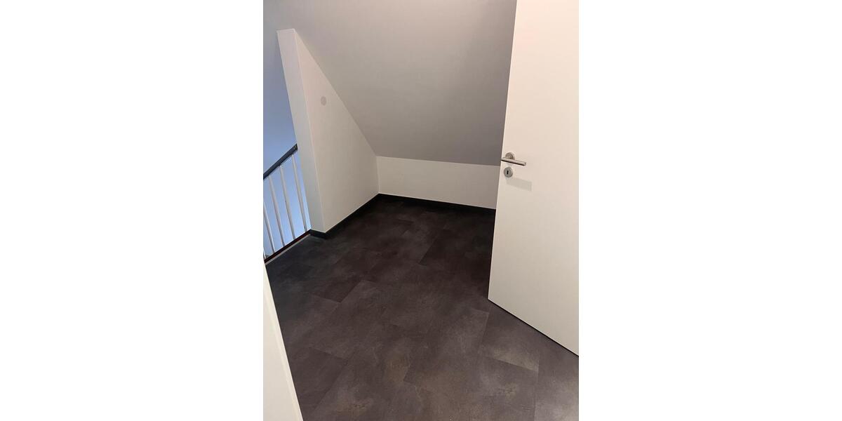 Dachgeschoßwohnung Geisenheim - 2 Zimmer, 64 m&sup2;, 960&euro; | Angebot:26063146