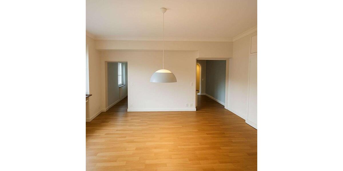 Großzügige 4-Zimmer-Wohnung mit Blick auf Schloss und Neckar – umfassend saniert 4 zimmer