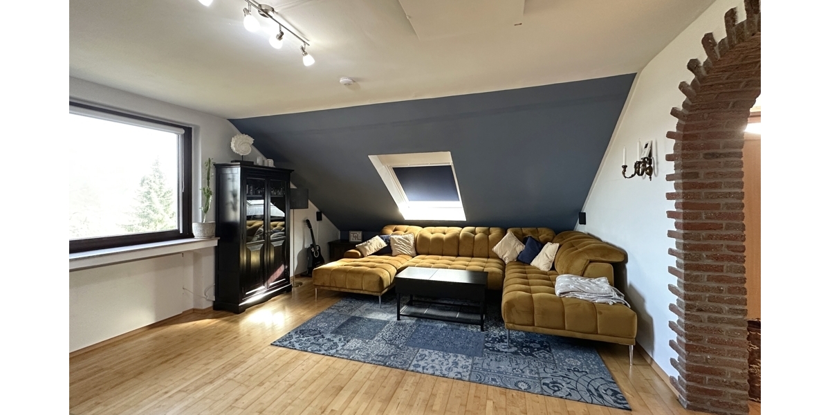 JÄSCHKE - Großzügige 4-Zimmer-Dachgeschosswohnung mit Gartenanteil und Garage - Dachgeschoßwohnung Aachen / Nütheim Nütheim | Angebot:25340362