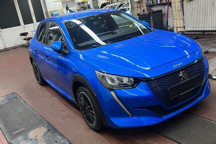 Peugeot 208 54.000 km 13.500 &euro; Wiesbaden 65199